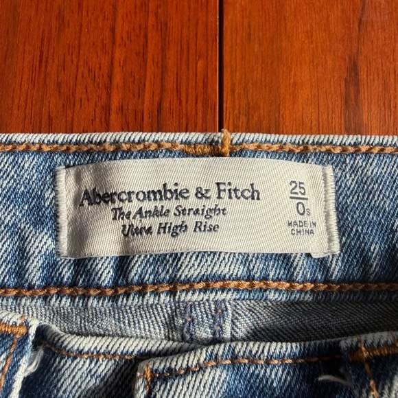 Abercrombie & Fitch The Ankle Straight Ultra Hish Rise Jeans - Picture 4 of 6